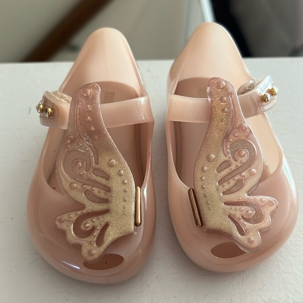 Mini Melissa baby girl shoes Size 5 cream and gold.